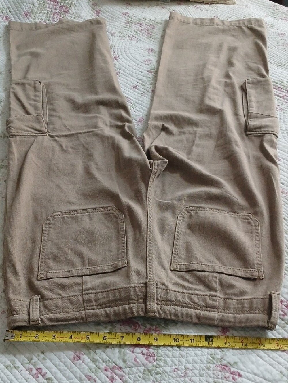 Sz. 8 - Wide-Leg Cargo Pants in Beige/Tan - Picture 4 of 4